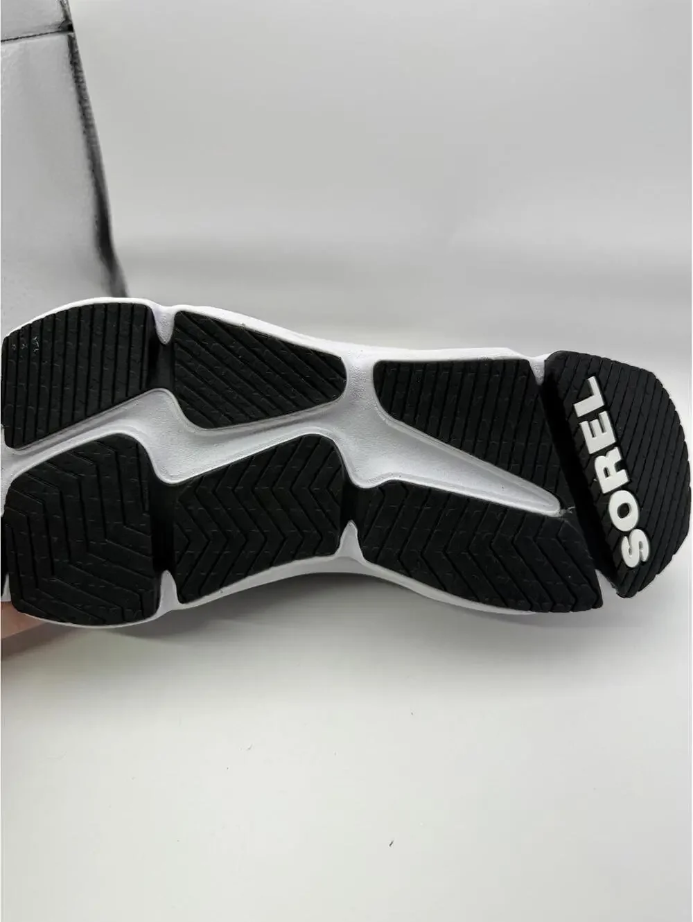 Sorel Kinetic RNEGD Strap Women's Sport Shoes Size 5.5 Black White